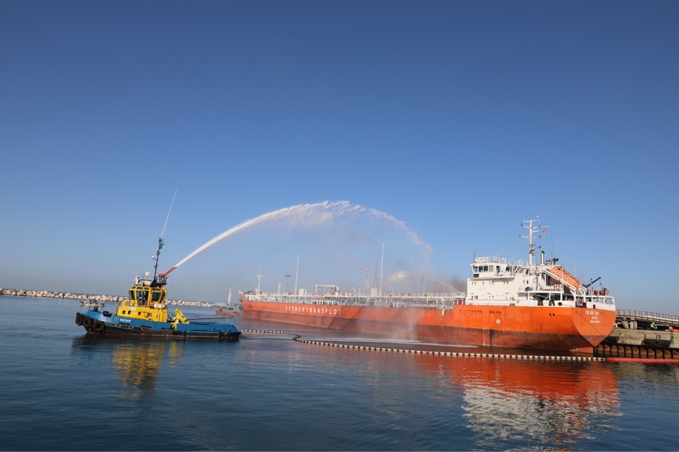 НМСК «Казмортрансфлот» приняла участие в учениях по разливу нефти на акватории порта Актау