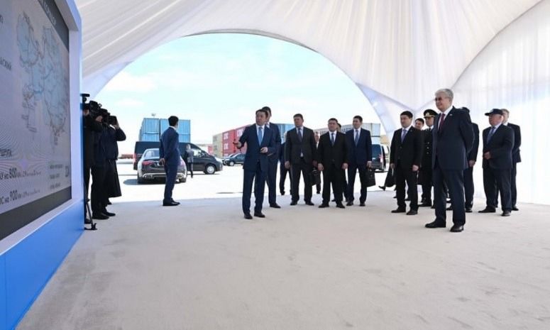 Президент Маңғыстау өңіріндегі көлік-логистика инфрақұрылымның даму барысымен танысты.