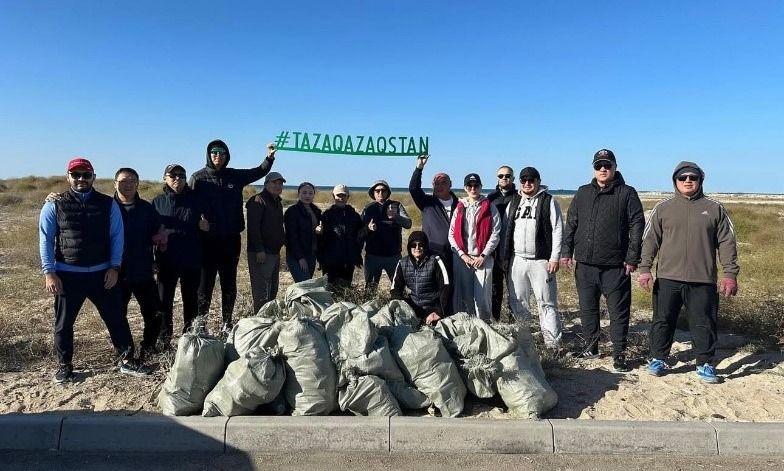 «Қазтеңізкөлікфлоты» ұжымы «Таза жағажай» экологиялық акциясына қатысты.